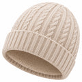 Strickmütze Einheitsgröße aus Strickmaterial in Creme mit Zopfmuster für den Winter